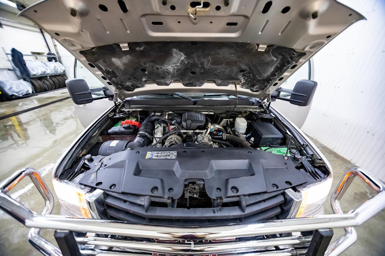 2009 GMC Sierra 2500HD 4x4 Crew Cab SLT Z71 Diesel Leather Roof Red Deer AB