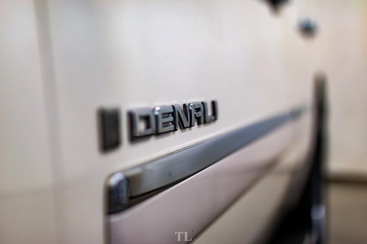 2009 GMC Yukon AWD Denali Leather Roof Nav TV BCam Red Deer AB