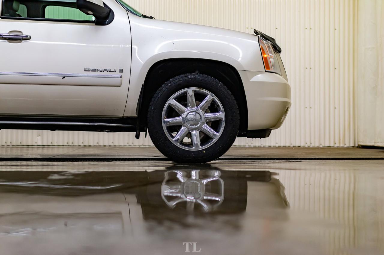 2009 GMC Yukon AWD Denali Leather Roof Nav TV BCam Red Deer AB