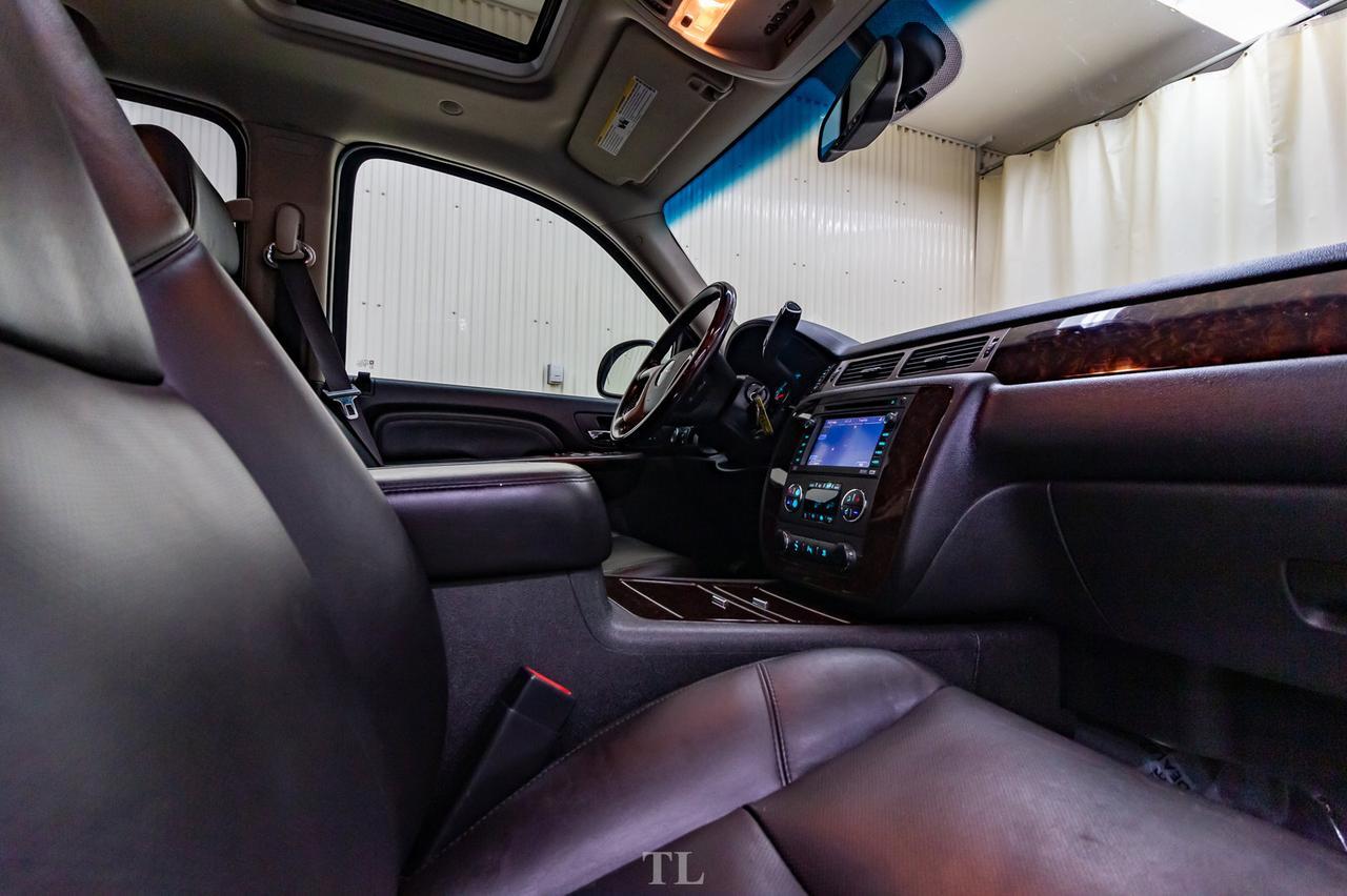 2009 GMC Yukon AWD Denali Leather Roof Nav TV BCam Red Deer AB