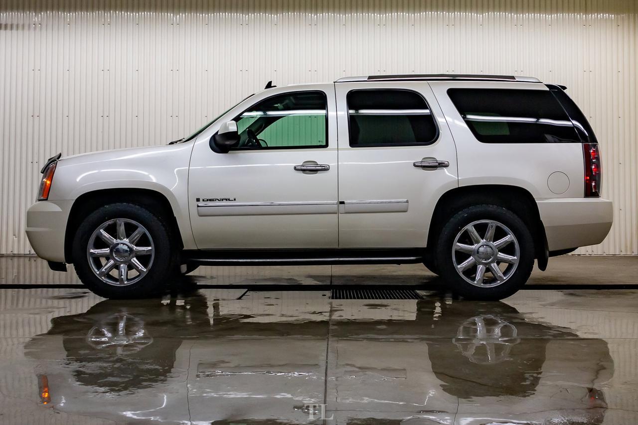 2009 GMC Yukon AWD Denali Leather Roof Nav TV BCam Red Deer AB