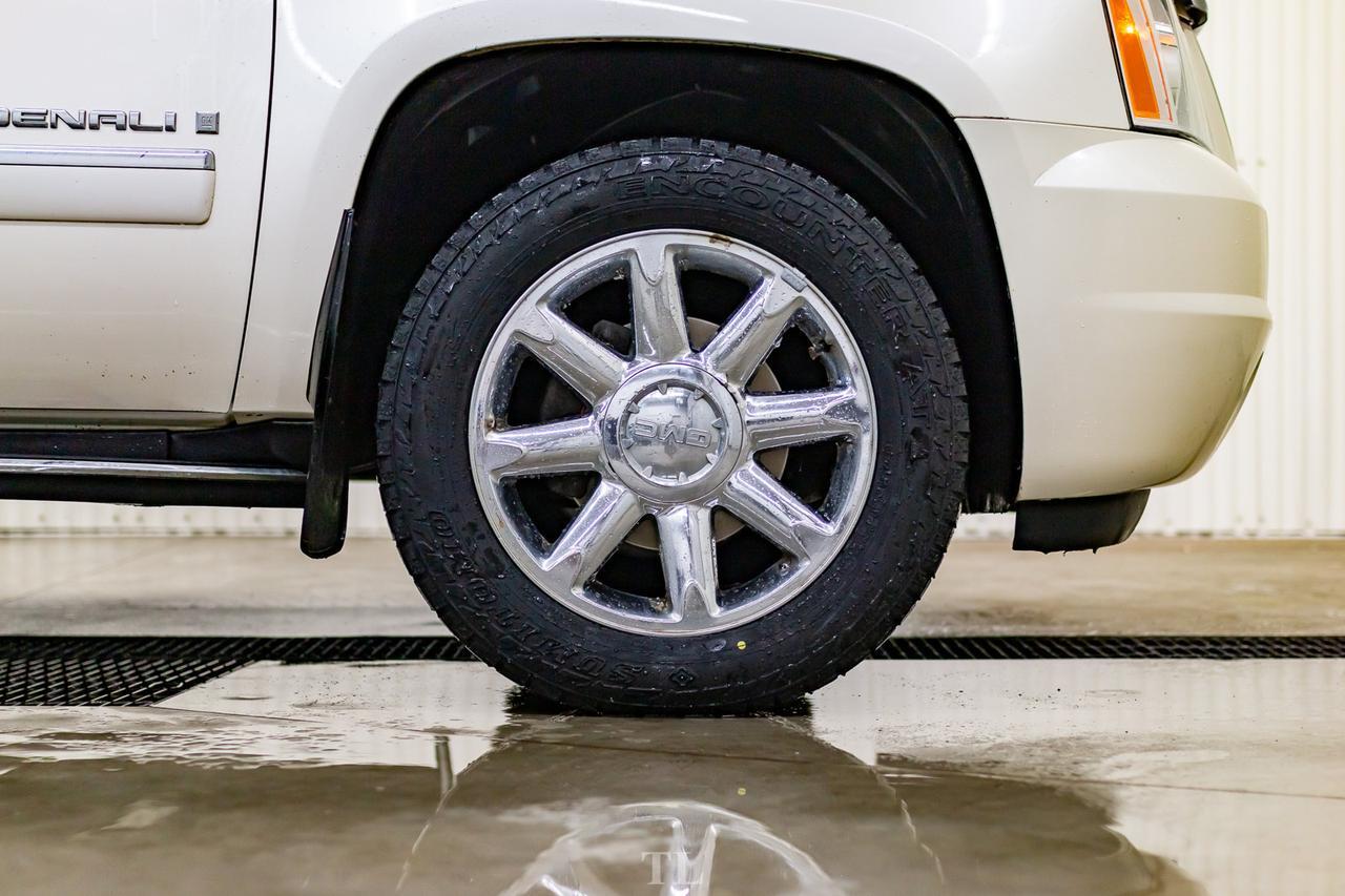 2009 GMC Yukon AWD Denali Leather Roof Nav TV BCam Red Deer AB