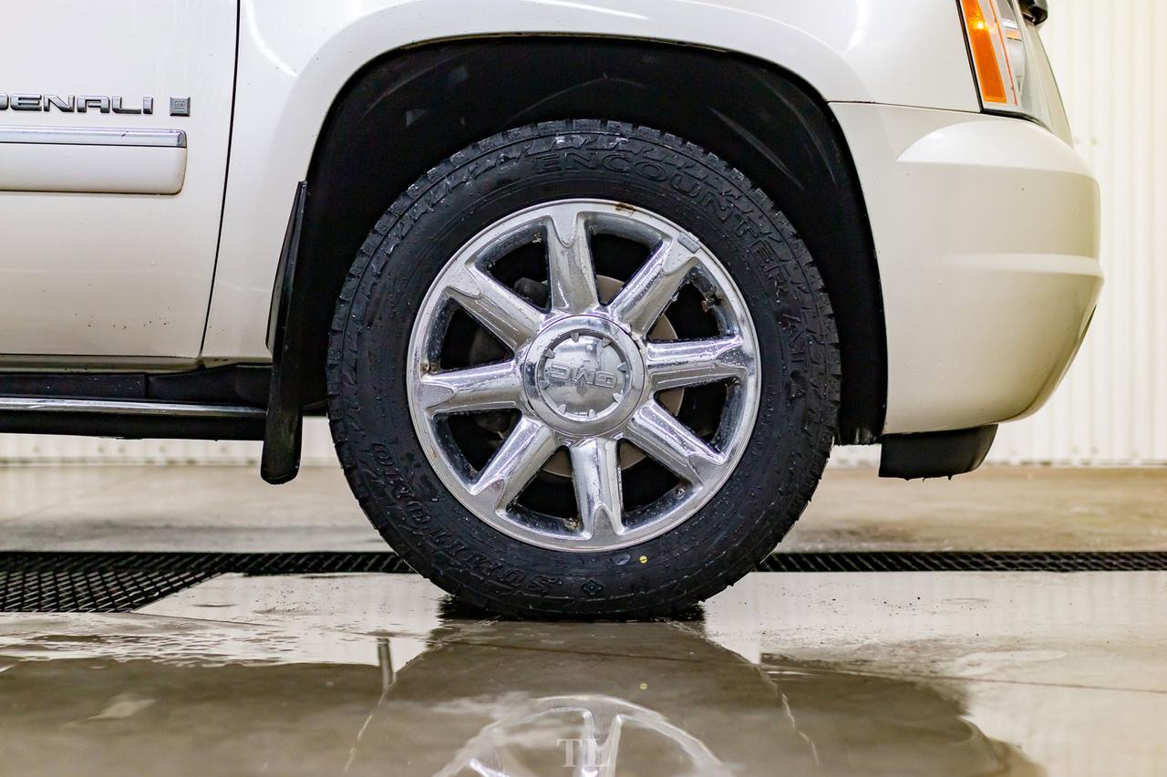 2009 GMC Yukon AWD Denali Leather Roof Nav TV BCam Red Deer AB