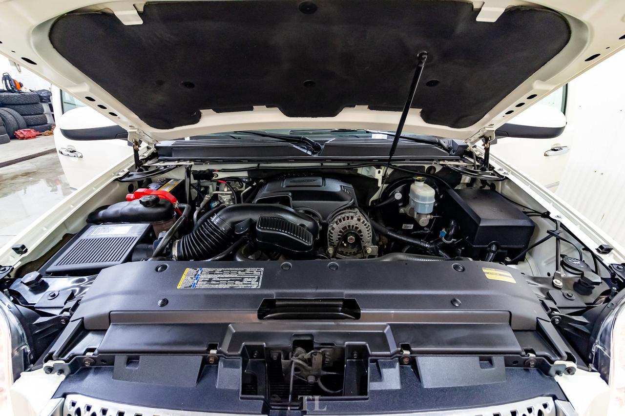 2009 GMC Yukon AWD Denali Leather Roof Nav TV BCam Red Deer AB