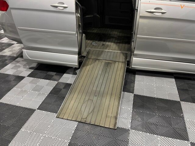 2009 Honda Odyssey Touring Lowered Floor Wheelchair Van Handicap Equipped Ashland VA