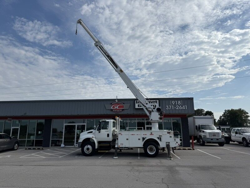 2009 International 4000 Diesel Crane