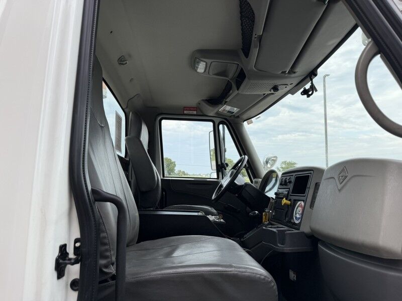 2009 International MA035 DuraStar 4400 photo 6