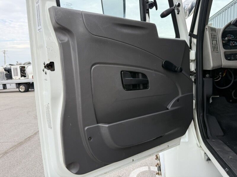 2009 International MA035 DuraStar 4400 photo 40