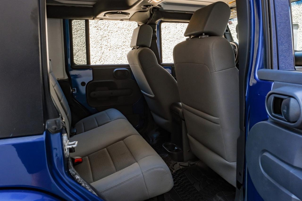 2009 Jeep Wrangler Unlimited Sahara photo 30