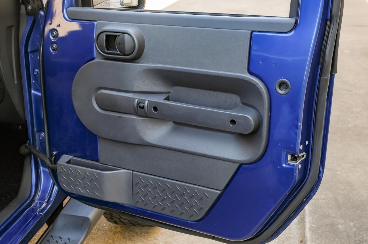 2009 Jeep Wrangler Unlimited Sahara photo 36