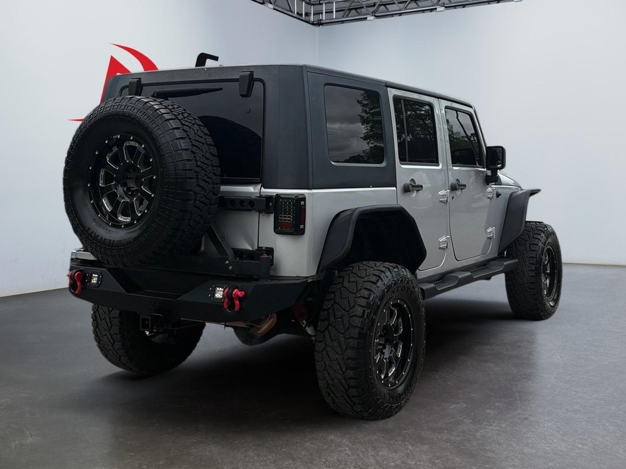 2009 Jeep Wrangler Unlimited Sahara, RUNNING BOARDS, TOW PACKAGE, BRUSH GUARD, LIGHT BAR, BACKUP CAMERA, BLUETOOTH, HARD TOP, LIFTED, METAL BUMPERS, LOW MILES, RIDE TOUGH IN THIS BIG JEEP! Virginia Beach VA