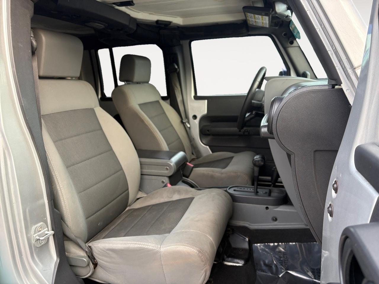 2009 Jeep Wrangler Unlimited X 4X4, FENDER FLARES, RUNNING BOARDS, LOW MILEAGE, CLEAN CARFAX, THIS IS A GREAT JEEP TO GET ON THE ROAD! Virginia Beach VA