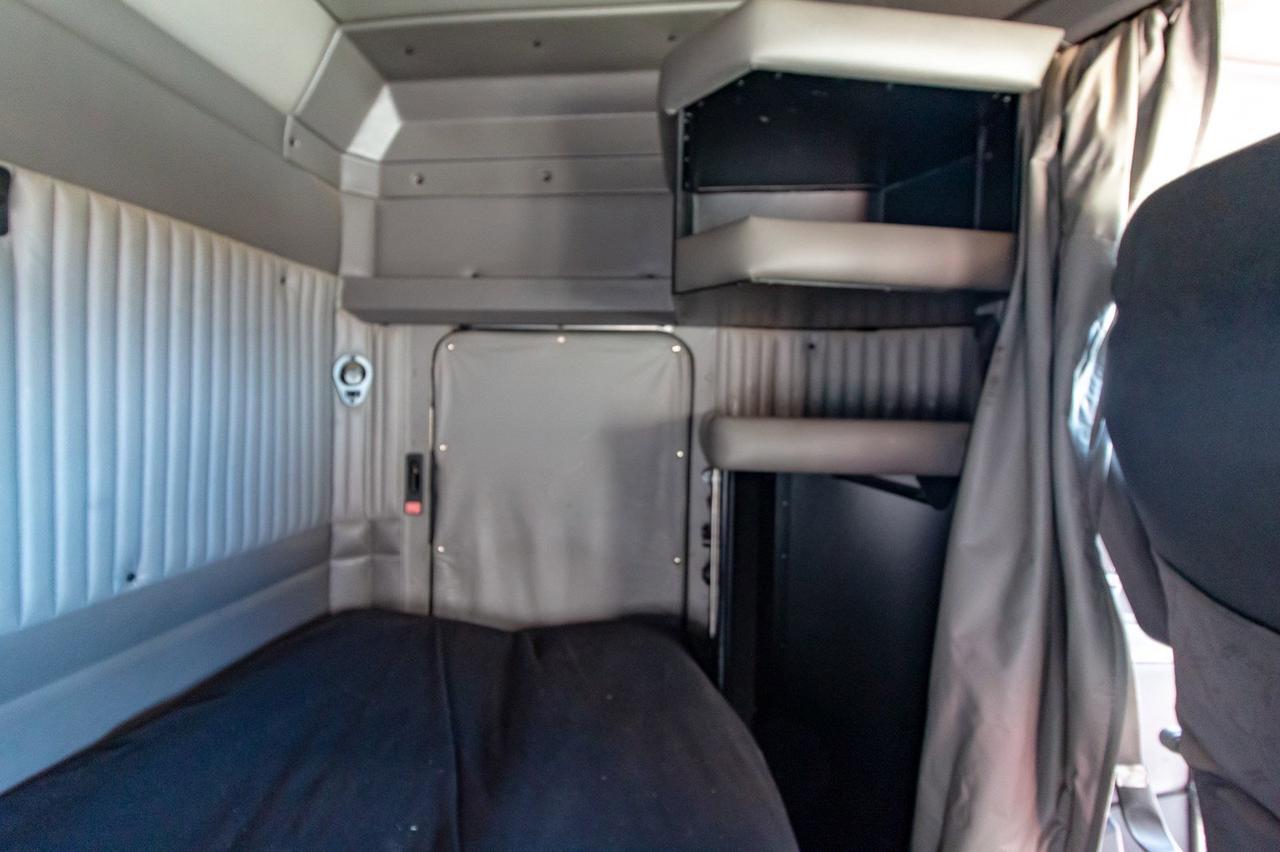 2009 KENWORTH T-800 Tandem Axle Tractor Red Deer AB