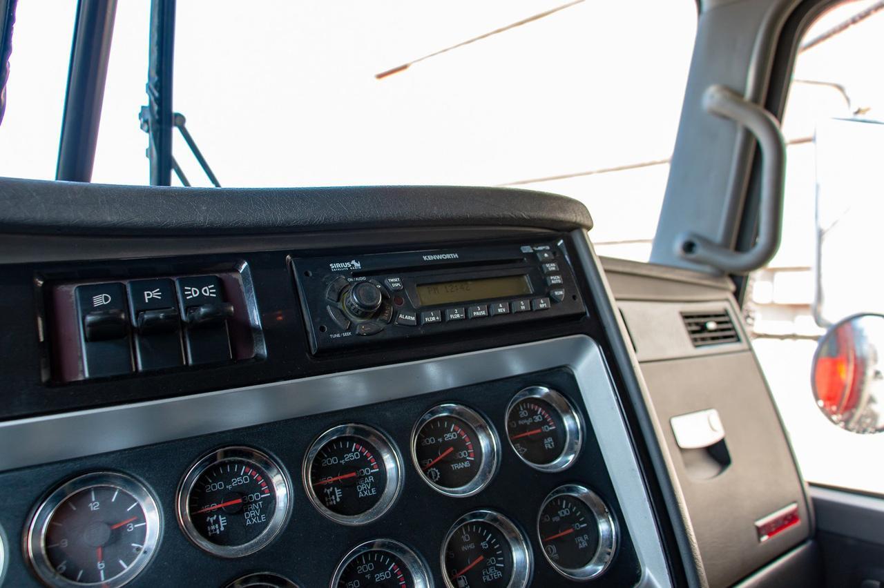 2009 KENWORTH T-800 Tandem Axle Tractor Red Deer AB