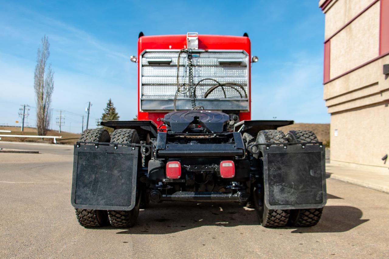 2009 KENWORTH T-800 Tandem Axle Tractor Red Deer AB