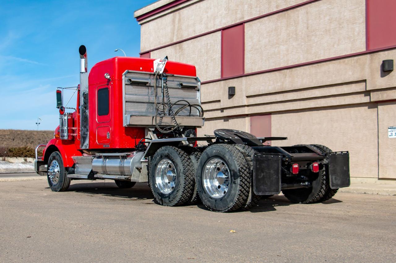 2009 KENWORTH T-800 Tandem Axle Tractor Red Deer AB