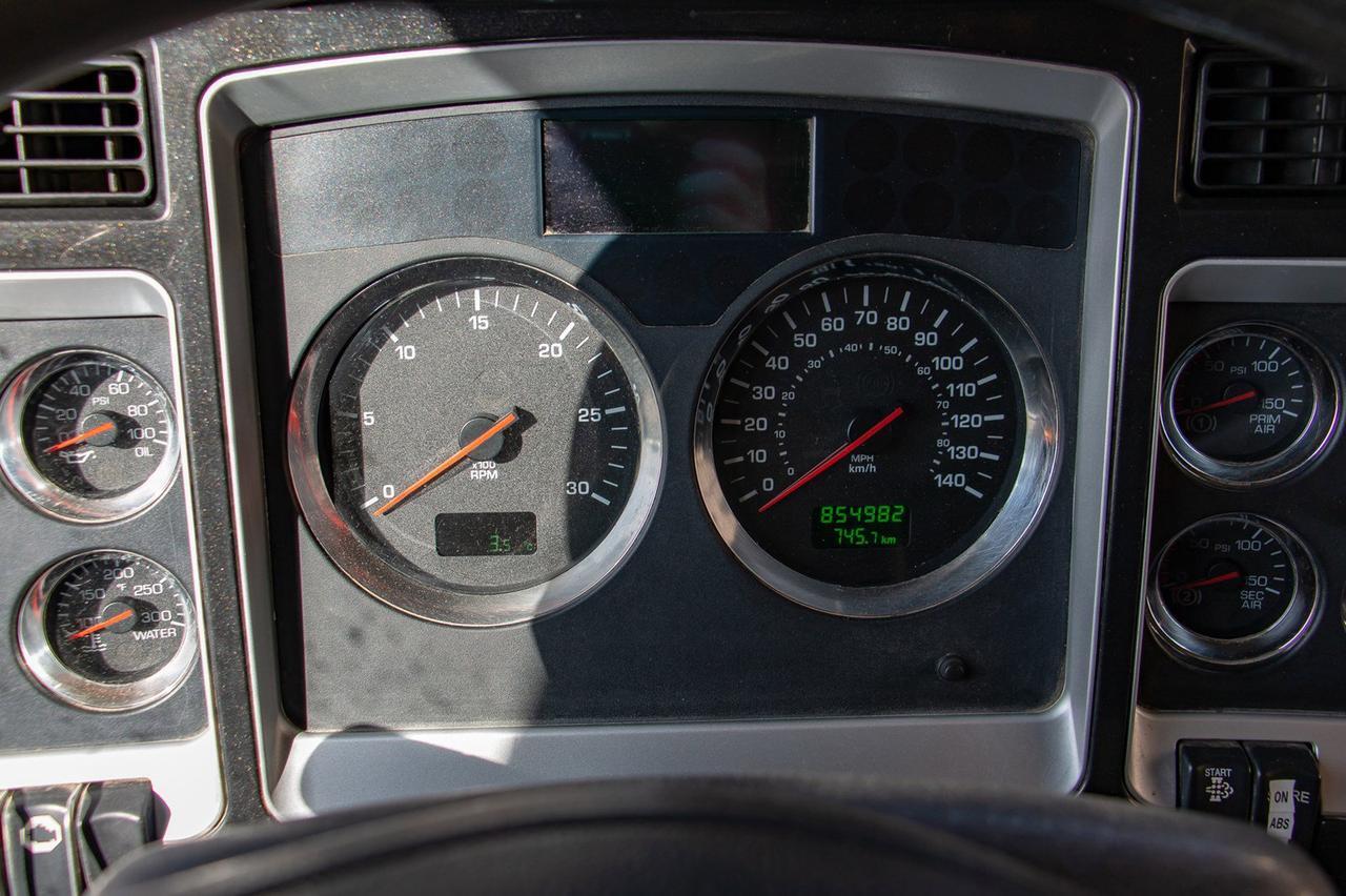 2009 KENWORTH T-800 Tandem Axle Tractor Red Deer AB