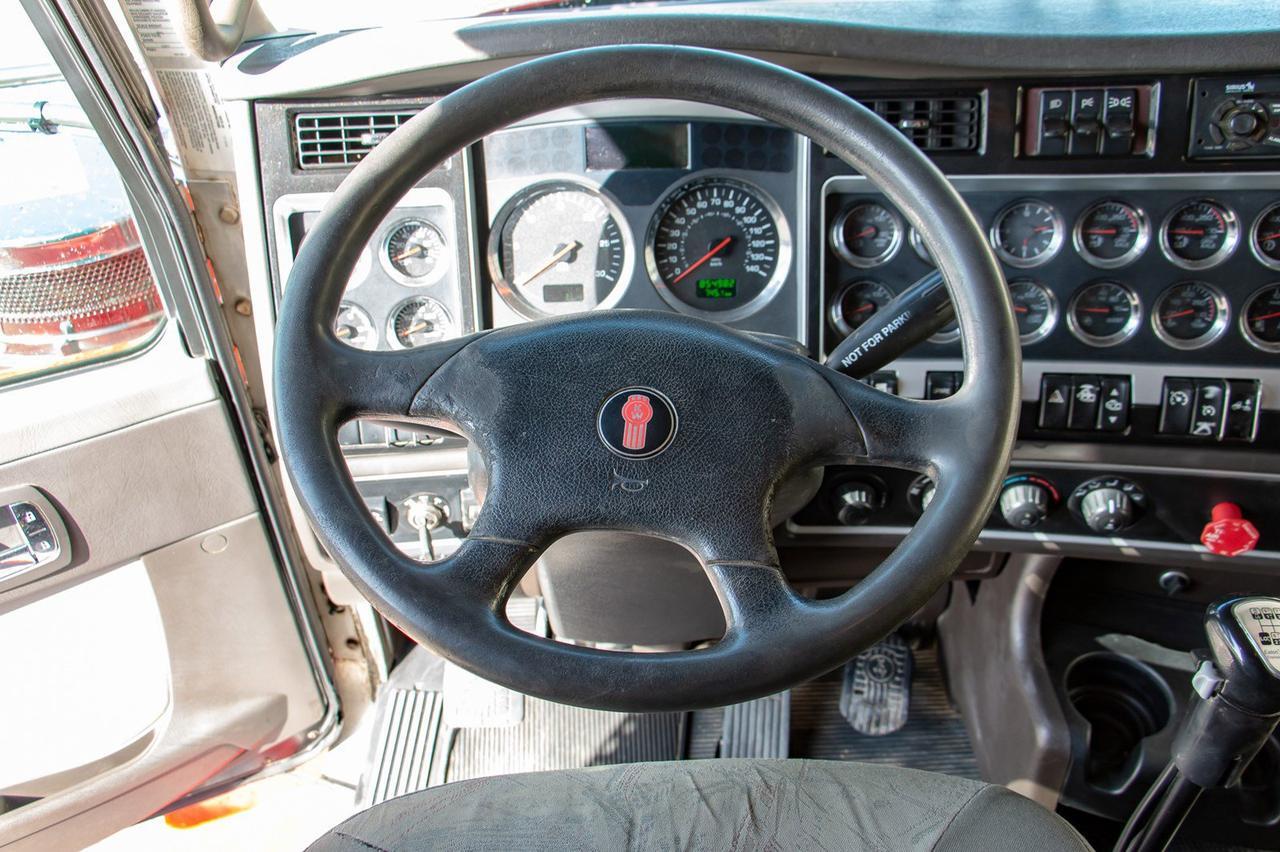 2009 KENWORTH T-800 Tandem Axle Tractor Red Deer AB