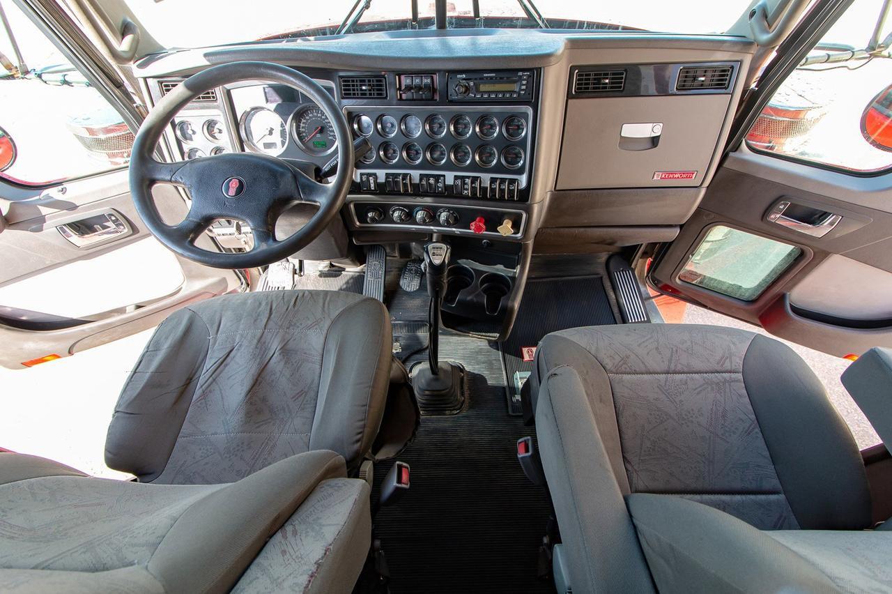 2009 KENWORTH T-800 Tandem Axle Tractor Red Deer AB