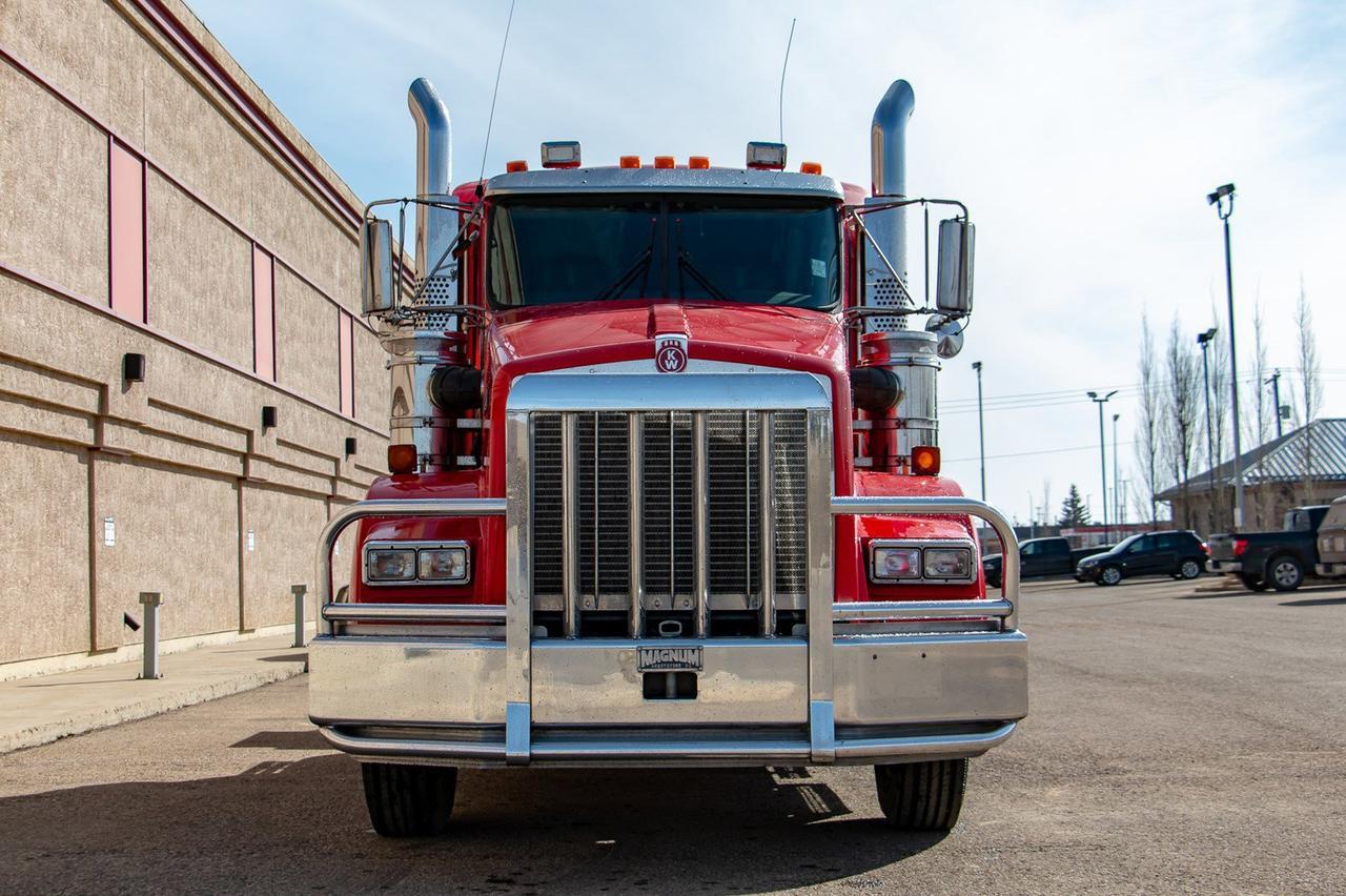 2009 KENWORTH T-800 Tandem Axle Tractor Red Deer AB