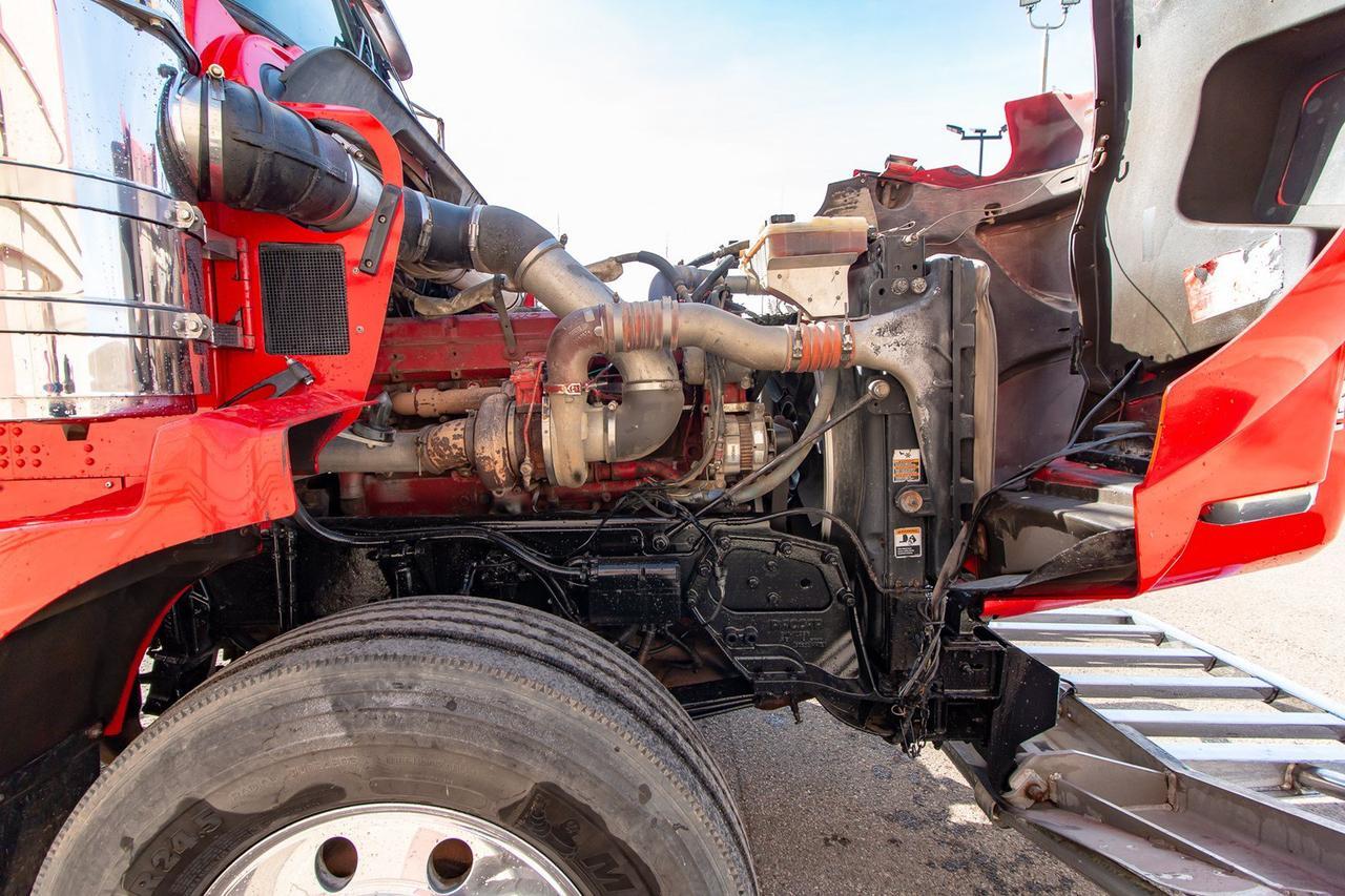 2009 KENWORTH T-800 Tandem Axle Tractor Red Deer AB