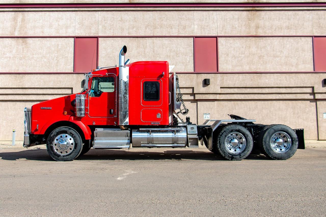 2009 KENWORTH T-800 Tandem Axle Tractor Red Deer AB