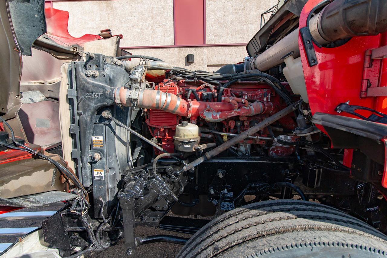 2009 KENWORTH T-800 Tandem Axle Tractor Red Deer AB