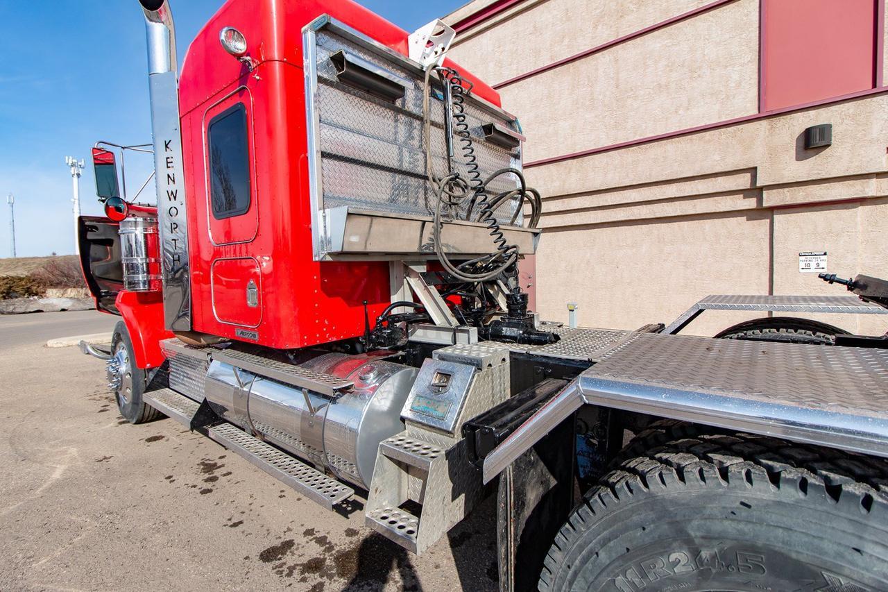 2009 KENWORTH T-800 Tandem Axle Tractor Red Deer AB