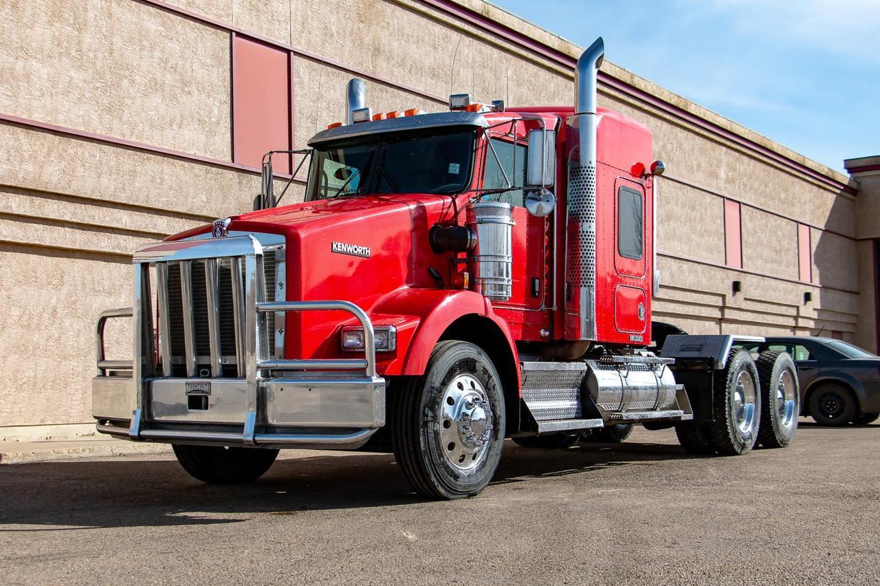 2009 KENWORTH T-800 Tandem Axle Tractor Red Deer AB