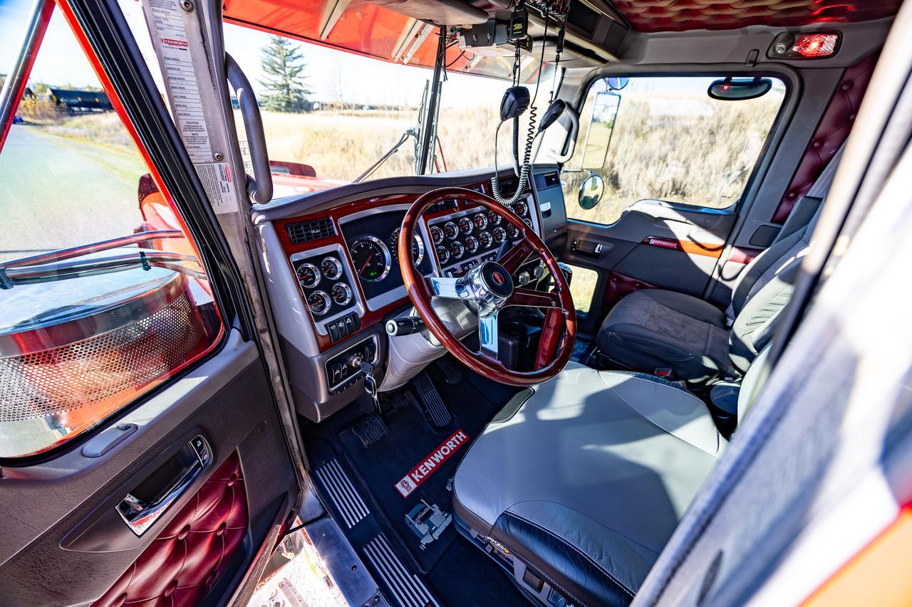 2009 KENWORTH W-900 TRUCK TRACTOR SLEEPER Red Deer AB