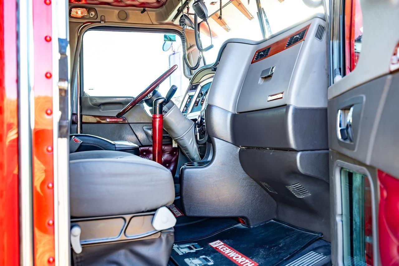 2009 KENWORTH W-900 TRUCK TRACTOR SLEEPER Red Deer AB