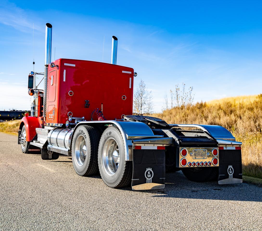2009 KENWORTH W-900 TRUCK TRACTOR SLEEPER Red Deer AB