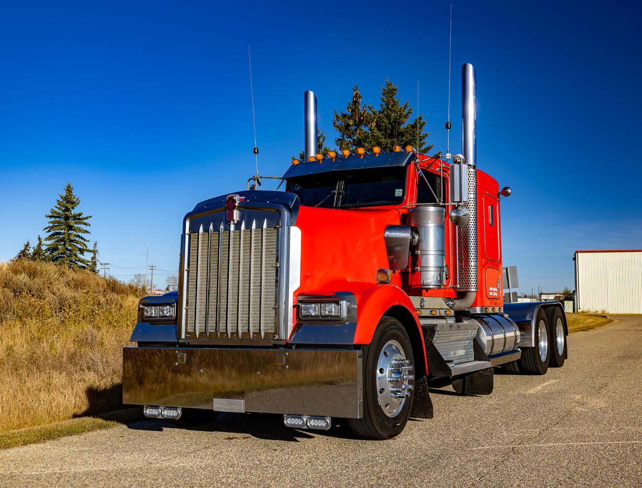 2009 KENWORTH W-900 TRUCK TRACTOR SLEEPER Red Deer AB