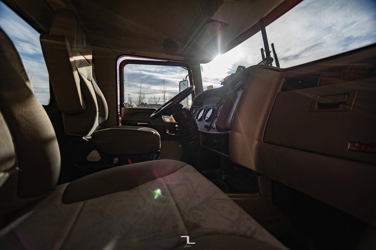 2009 Kenworth T-370 Daycab Picker Deck Red Deer AB