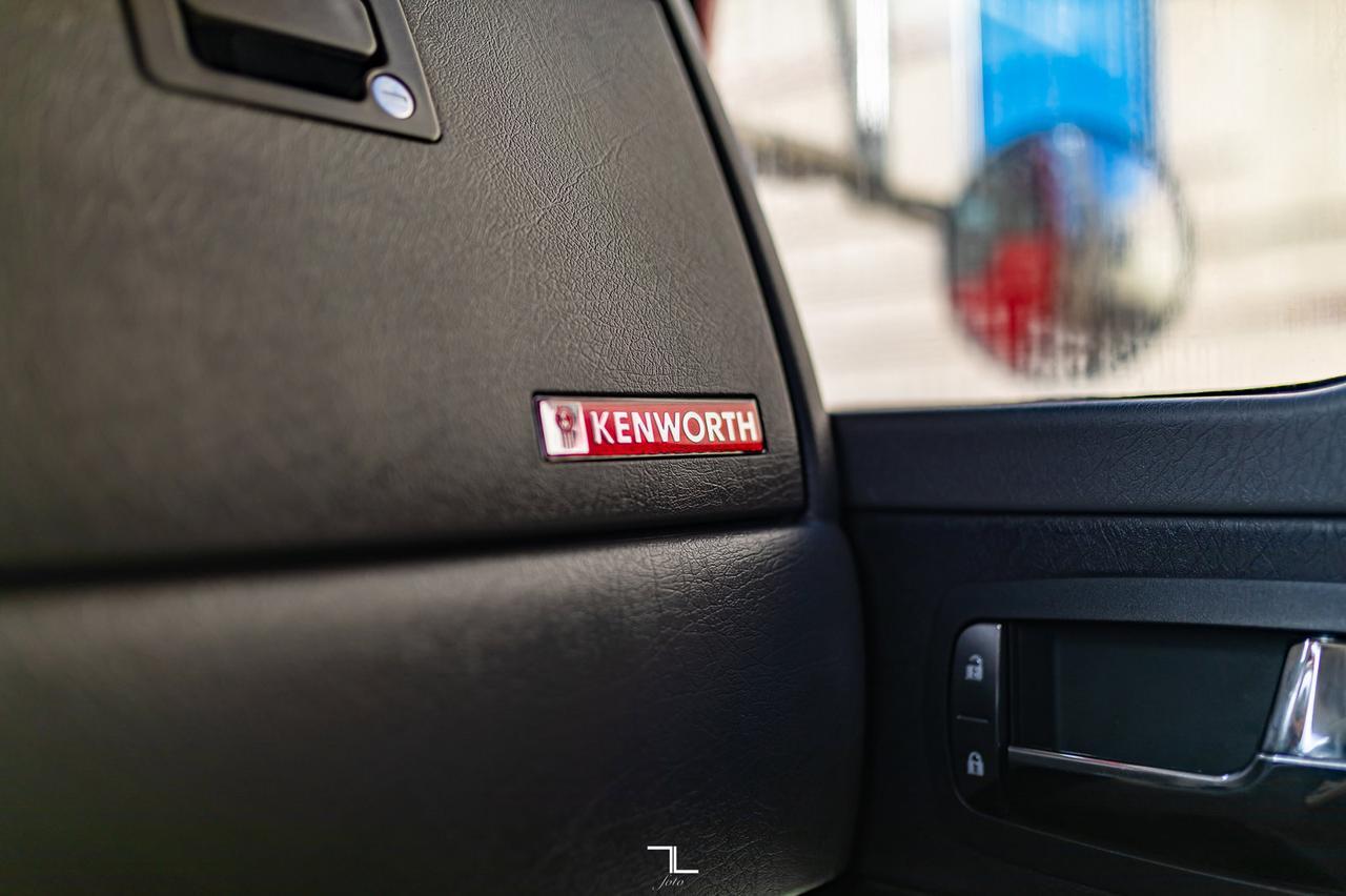 2009 Kenworth T-370 Daycab Picker Deck Red Deer AB