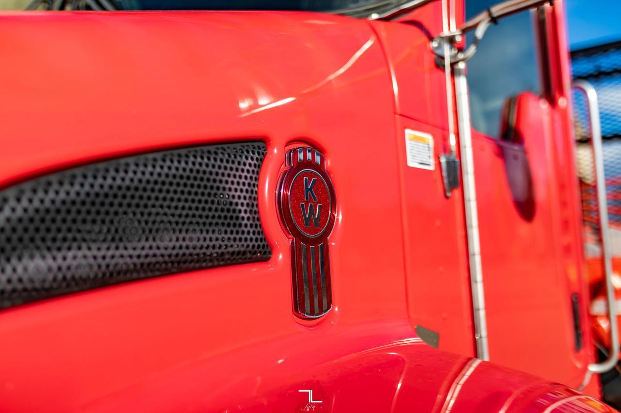 2009 Kenworth T-370 Daycab Picker Deck Red Deer AB