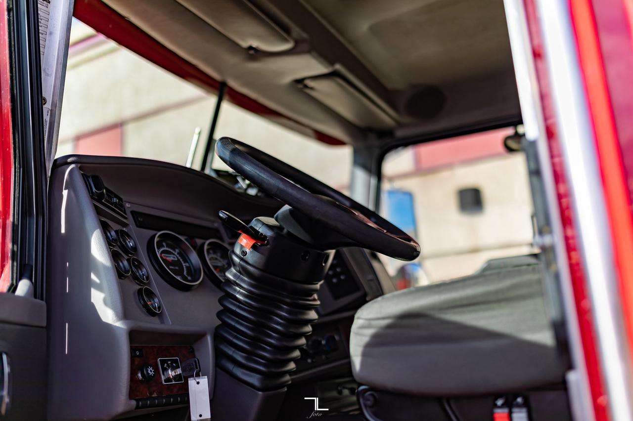 2009 Kenworth T-370 Daycab Picker Deck Red Deer AB