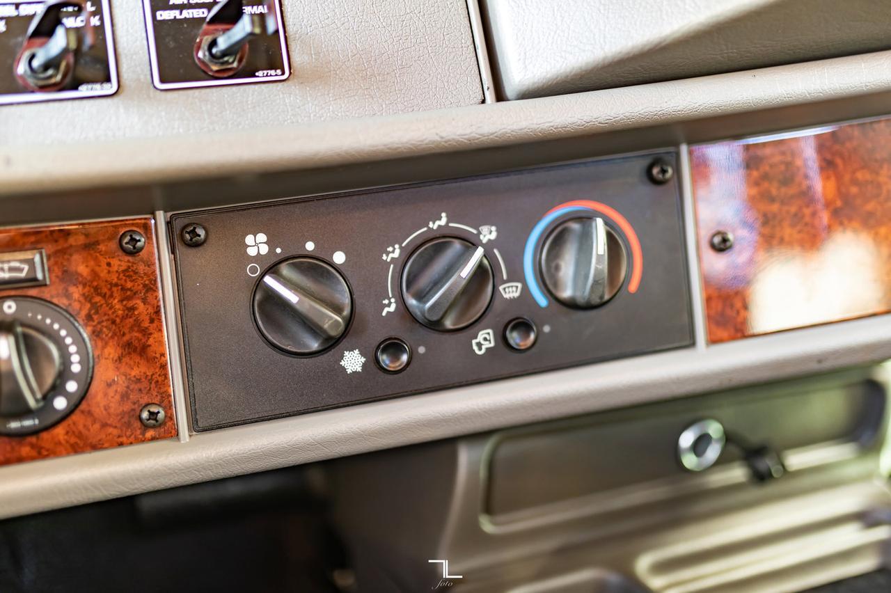 2009 Kenworth T-370 Daycab Picker Deck Red Deer AB