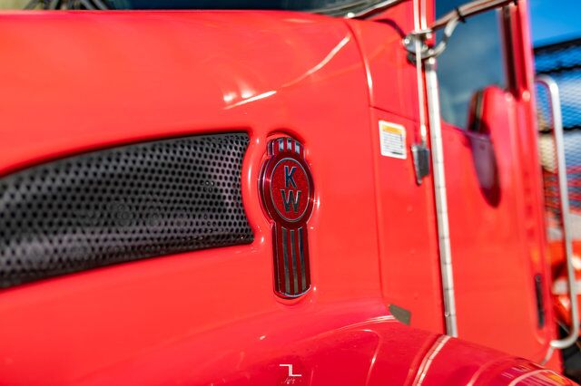 2009 Kenworth T-370 Daycab Picker Deck Red Deer AB