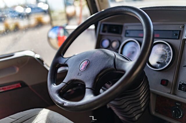 2009 Kenworth T-370 Daycab Picker Deck Red Deer AB