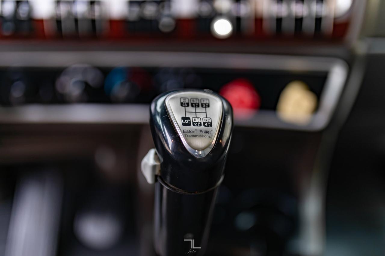 2009 Kenworth T-800 Extended Day Cab Tractor Heavy Spec Red Deer AB