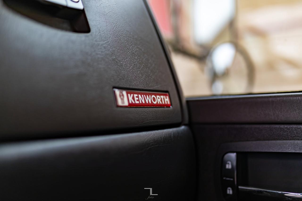 2009 Kenworth T-800 Extended Day Cab Tractor Heavy Spec Red Deer AB