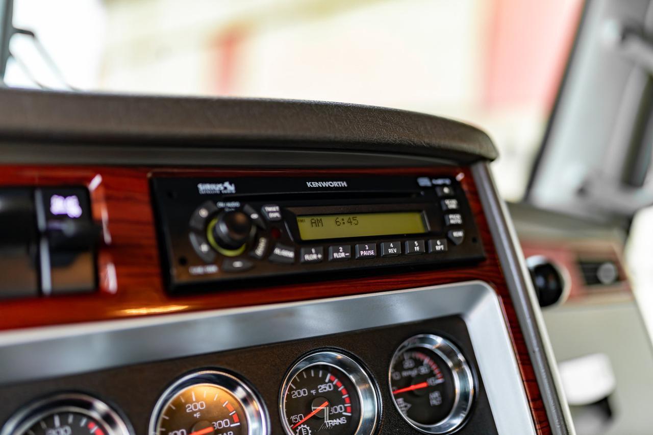 2009 Kenworth T-800 Extended Day Cab Tractor Heavy Spec Red Deer AB