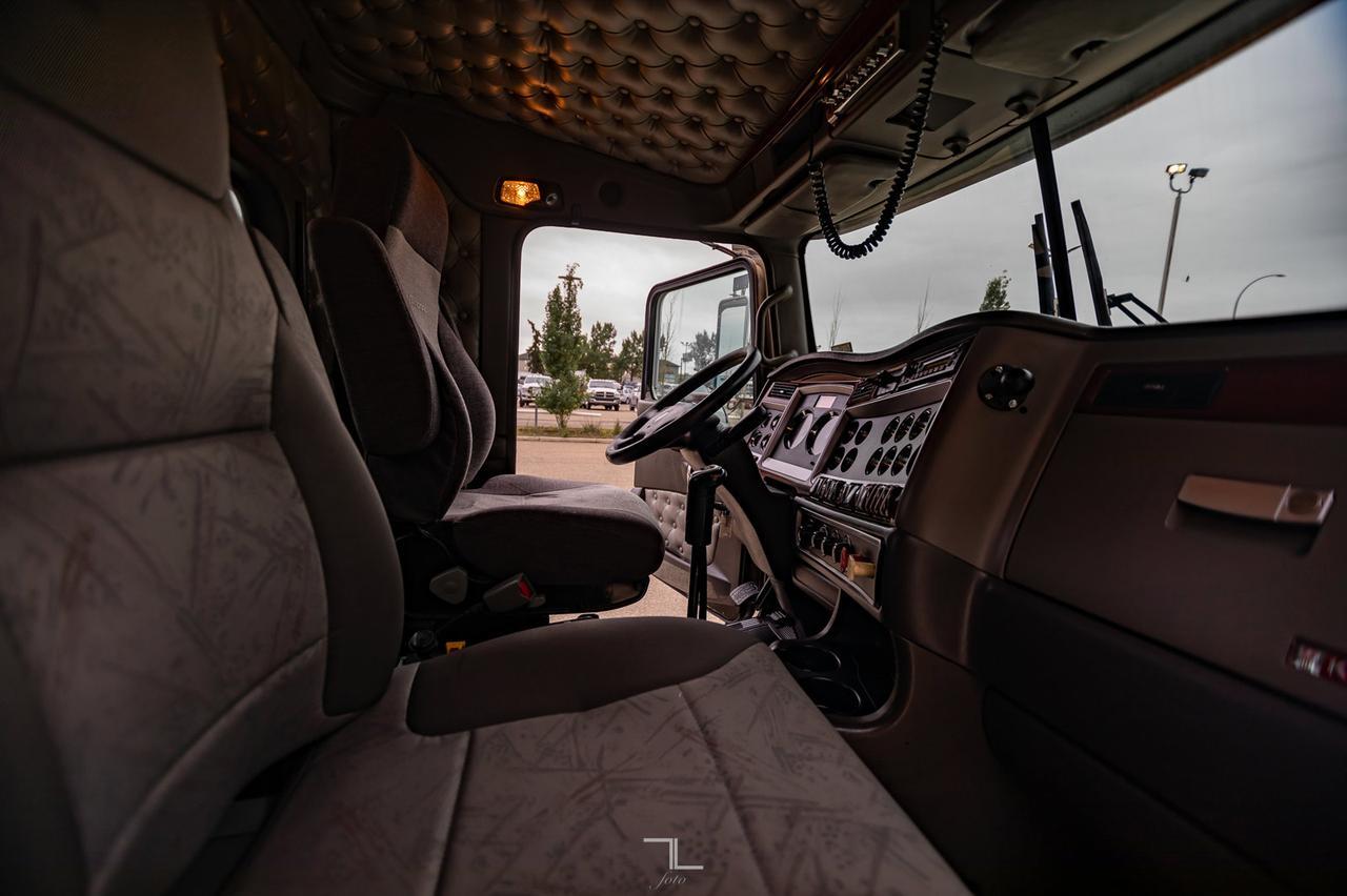 2009 Kenworth T-800 Extended Day Cab Tractor Heavy Spec Red Deer AB