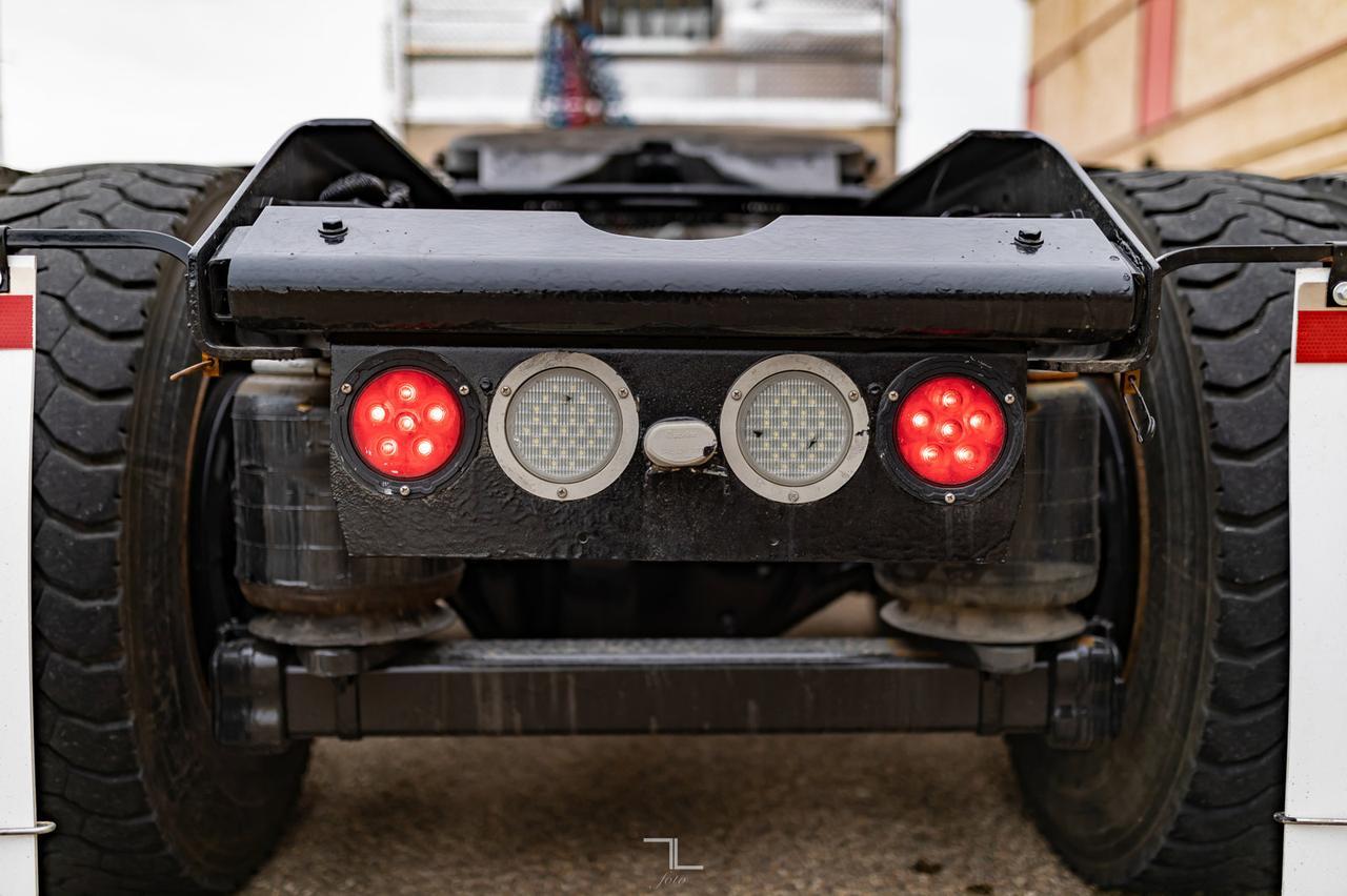 2009 Kenworth T-800 Extended Day Cab Tractor Heavy Spec Red Deer AB