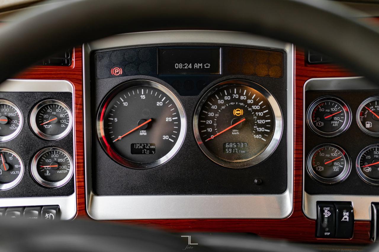 2009 Kenworth T-800 Extended Day Cab Tractor Heavy Spec Red Deer AB