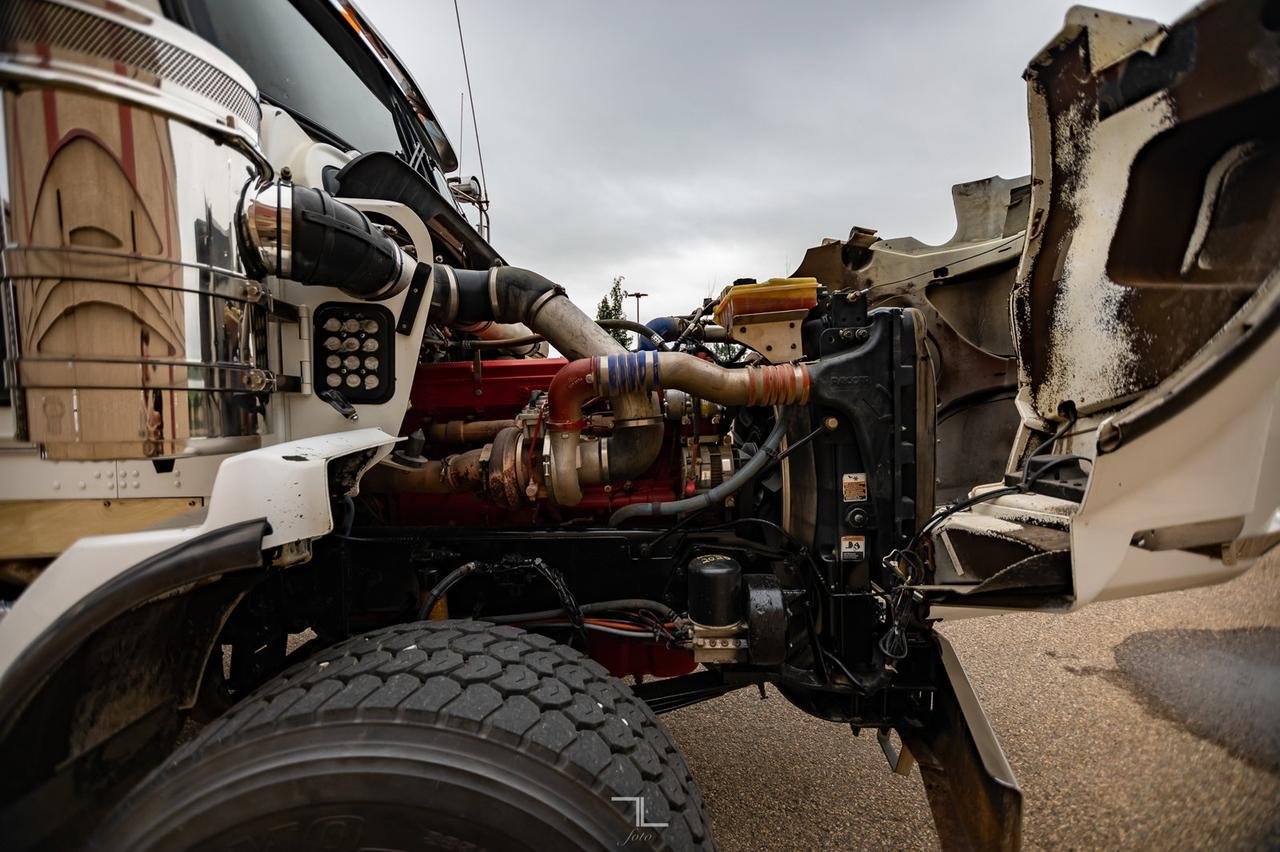 2009 Kenworth T-800 Extended Day Cab Tractor Heavy Spec Red Deer AB