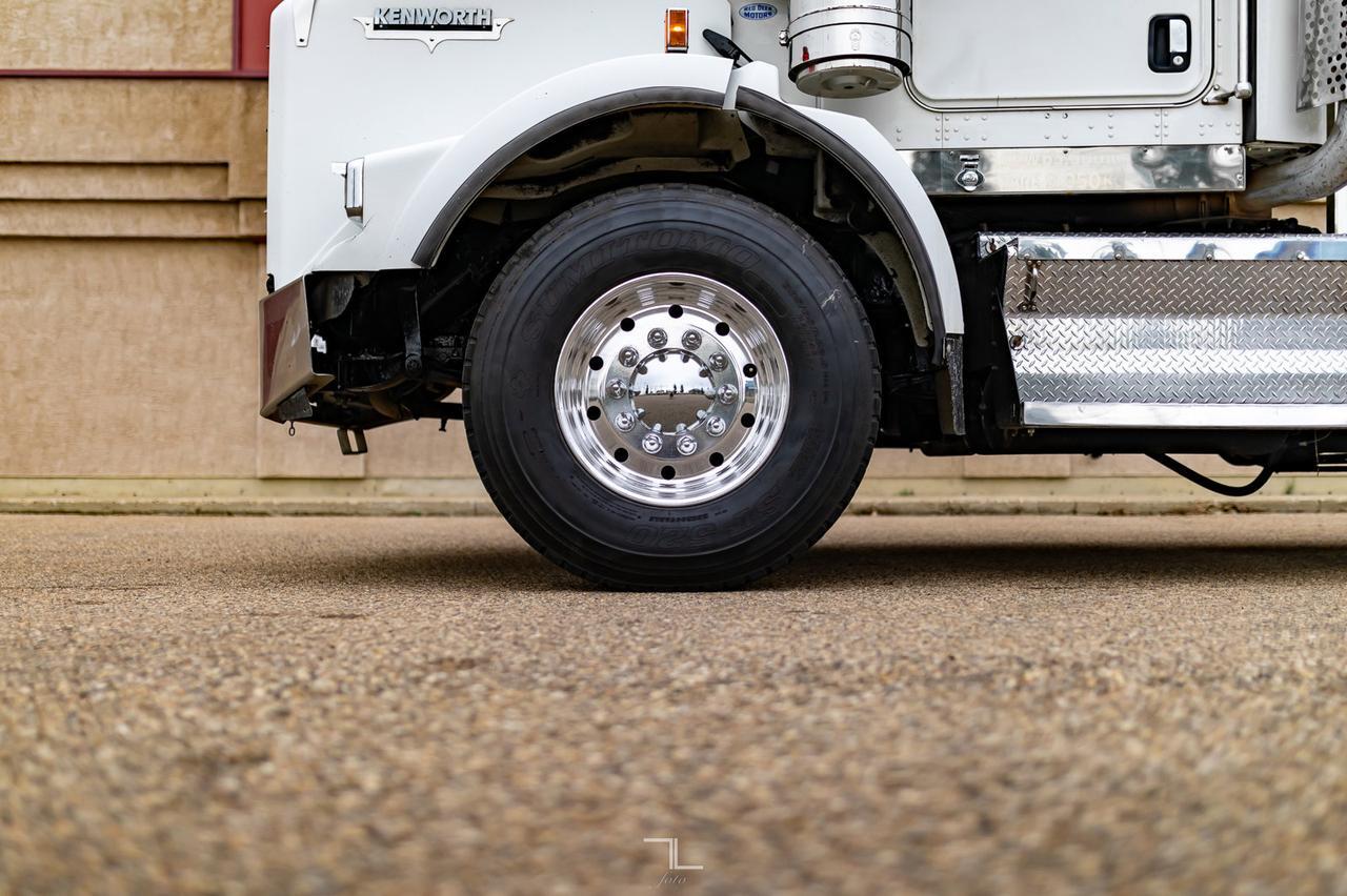 2009 Kenworth T-800 Extended Day Cab Tractor Heavy Spec Red Deer AB