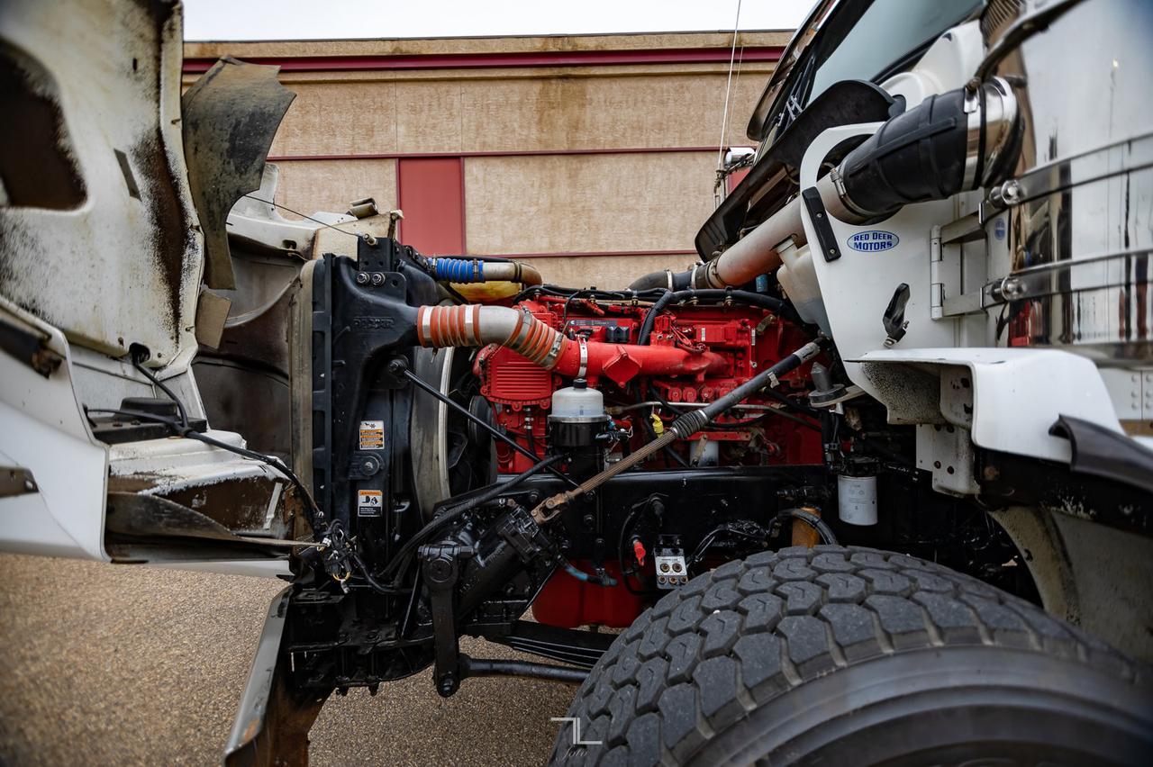 2009 Kenworth T-800 Extended Day Cab Tractor Heavy Spec Red Deer AB