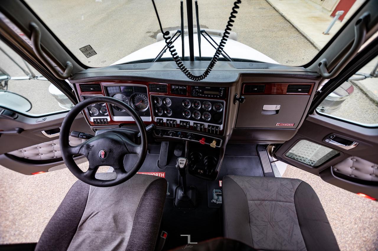 2009 Kenworth T-800 Extended Day Cab Tractor Heavy Spec Red Deer AB